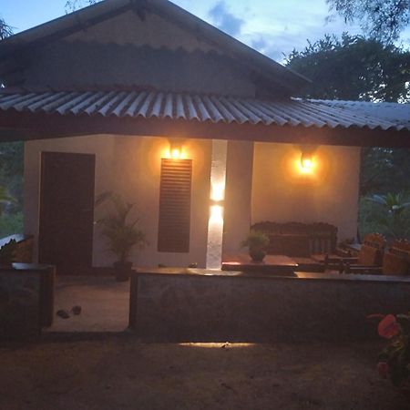 Soma Cabana, Homestay & Restaurant Тангалле Екстер'єр фото
